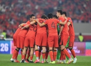 英雄联盟总决赛2025-国内外球队互相较量，赛事紧张激烈