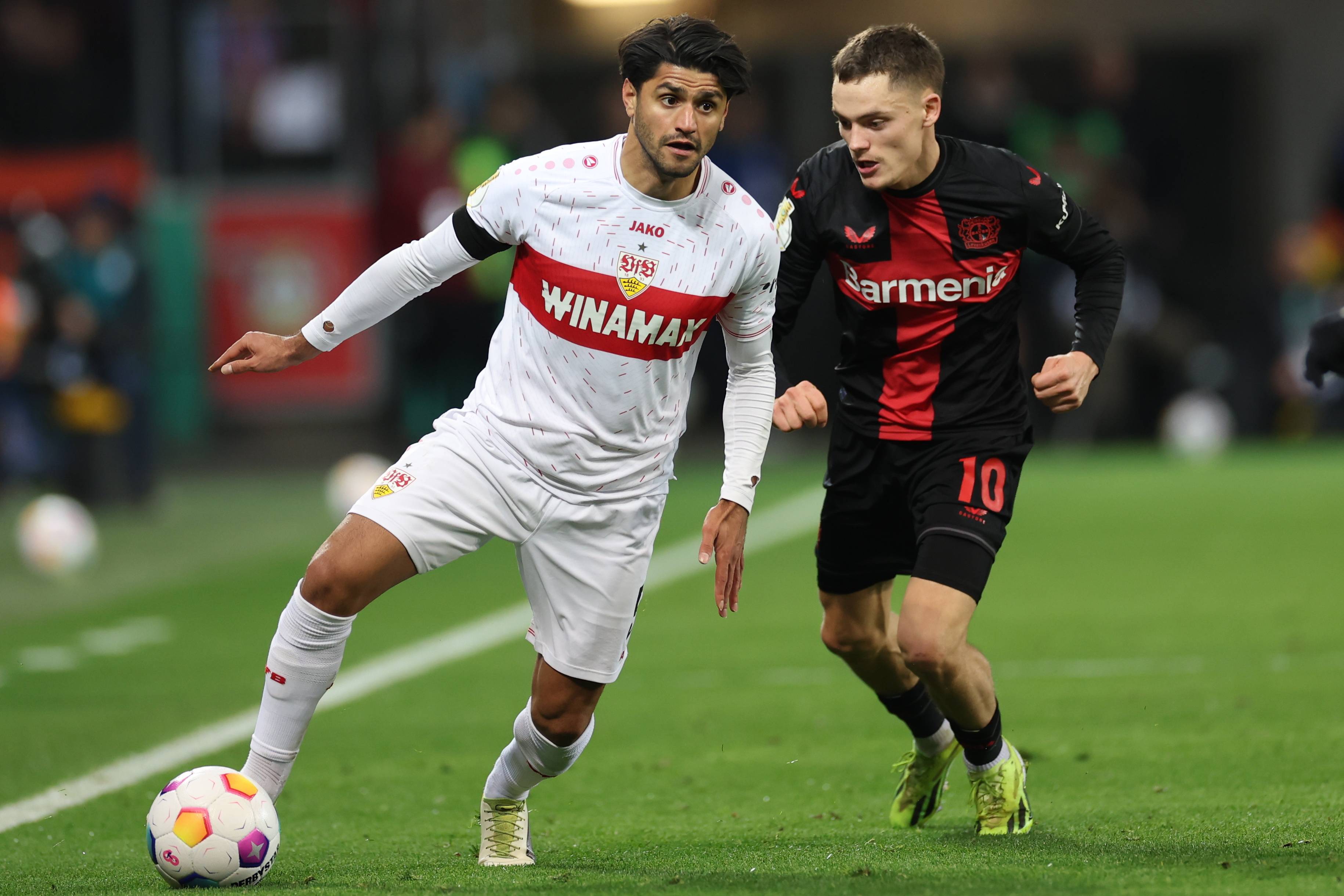 斯图加特队员在比赛中展现出强大的实力 斯图加特队员在比赛中展现出强大的实力