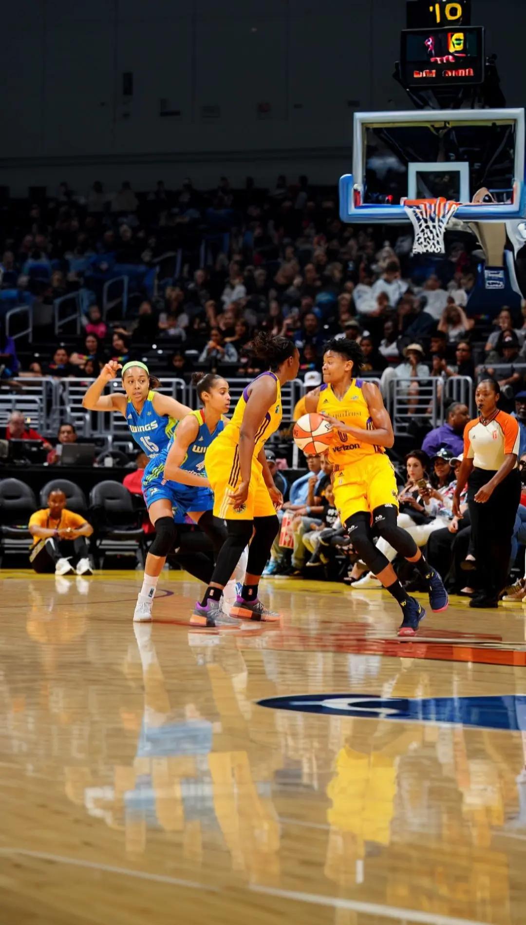 包含精彩赛事频发，对抗擦出耀眼火花的词条