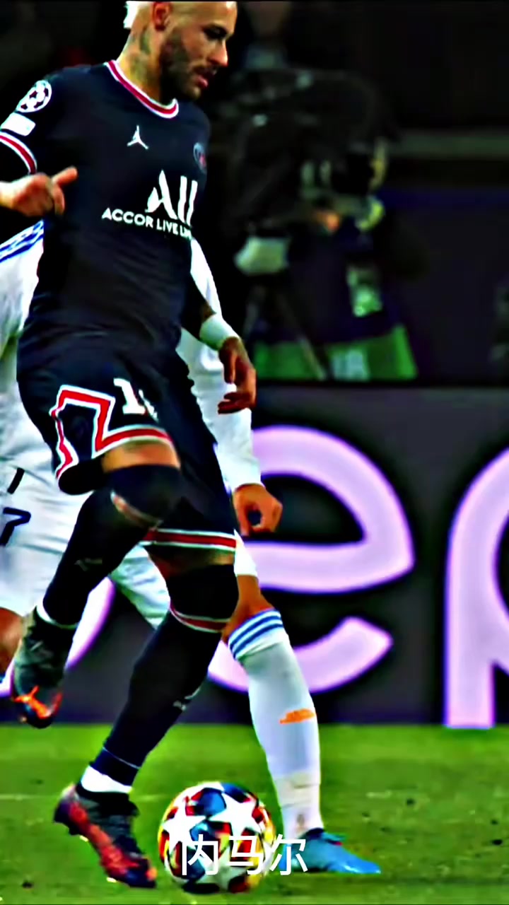 精彩足球对决酣畅淋漓赢得掌声 精彩足球对决酣畅淋漓赢得掌声