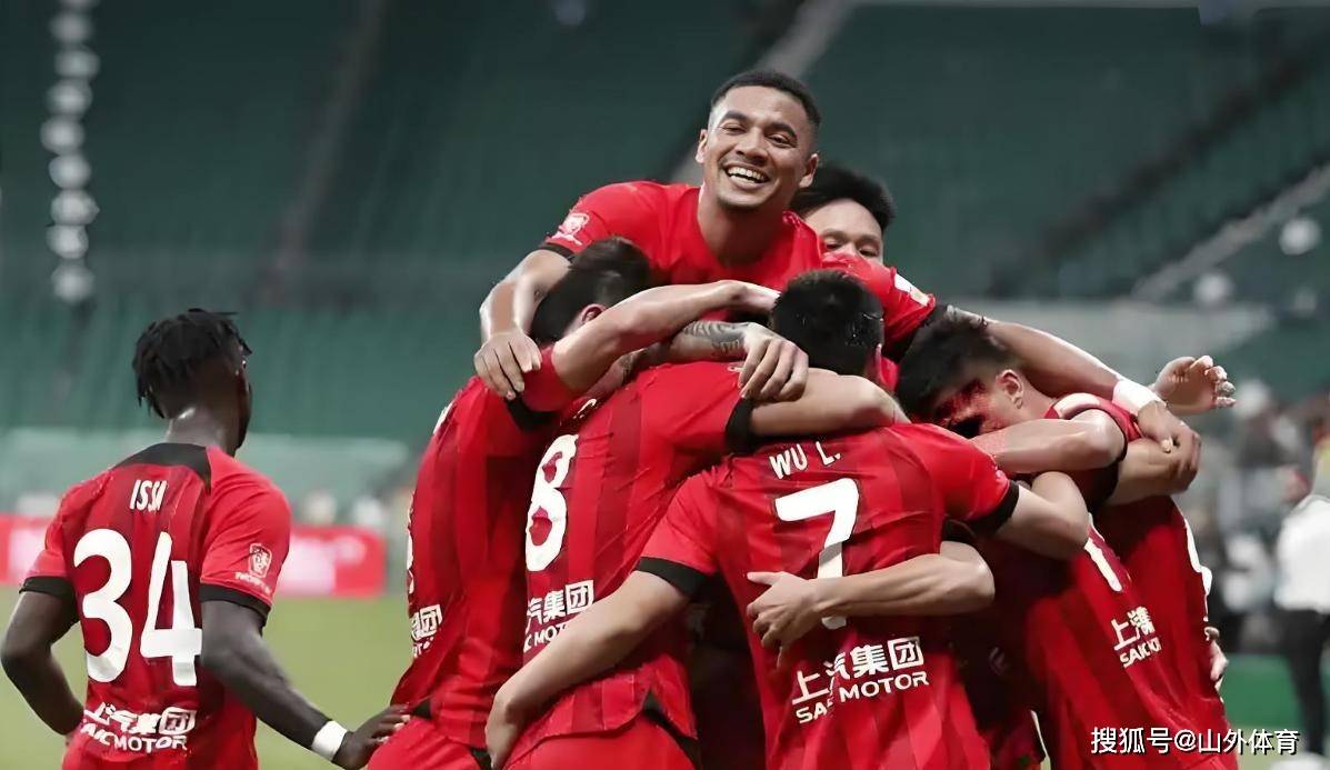 比赛中球队力挫强敌最终夺冠 比赛中球队力挫强敌最终夺冠