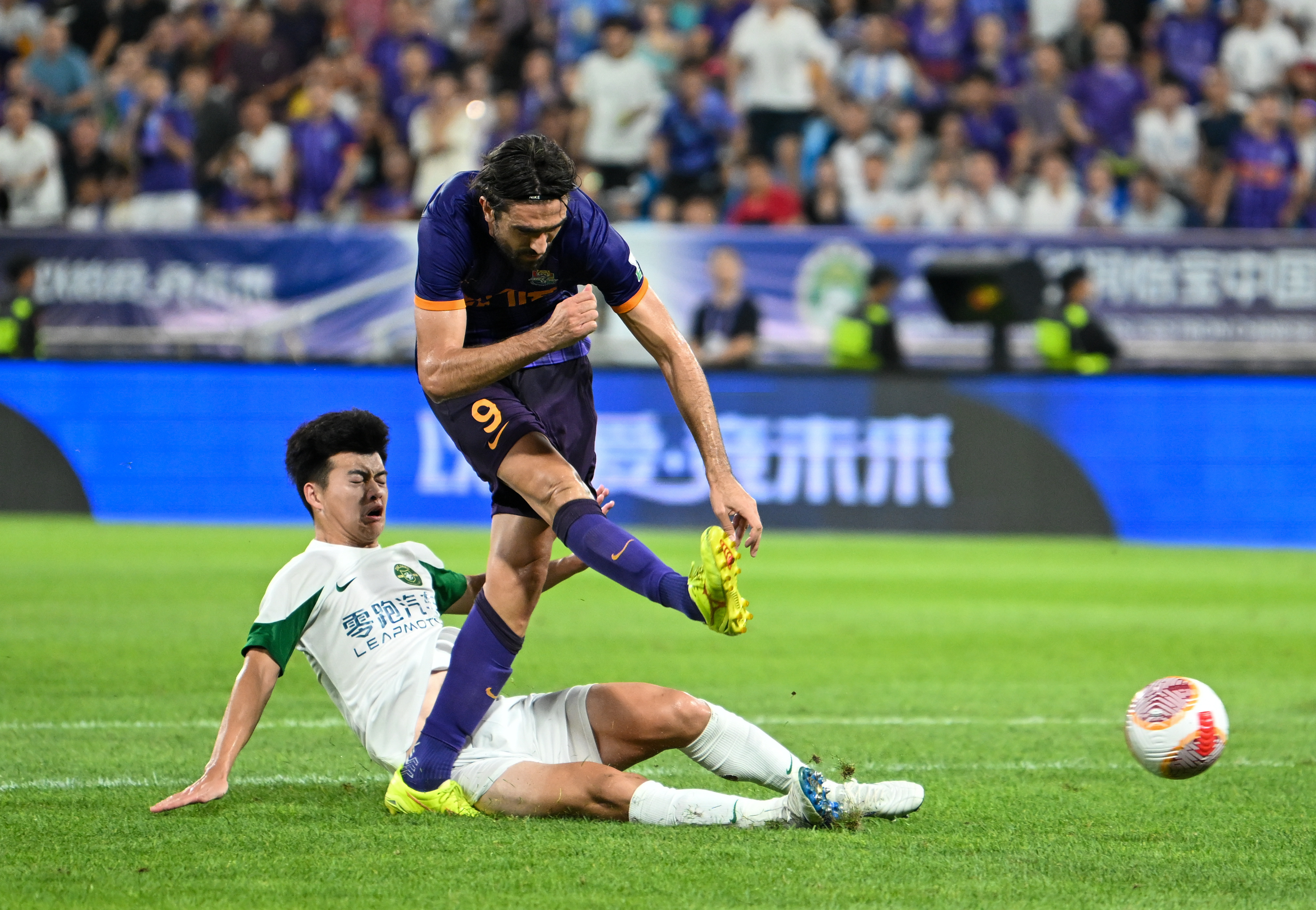 勇往直前!中超球队击败强敌,赢得关键比赛的简单介绍 勇往直前!中超球队击败强敌,赢得关键比赛的简单介绍