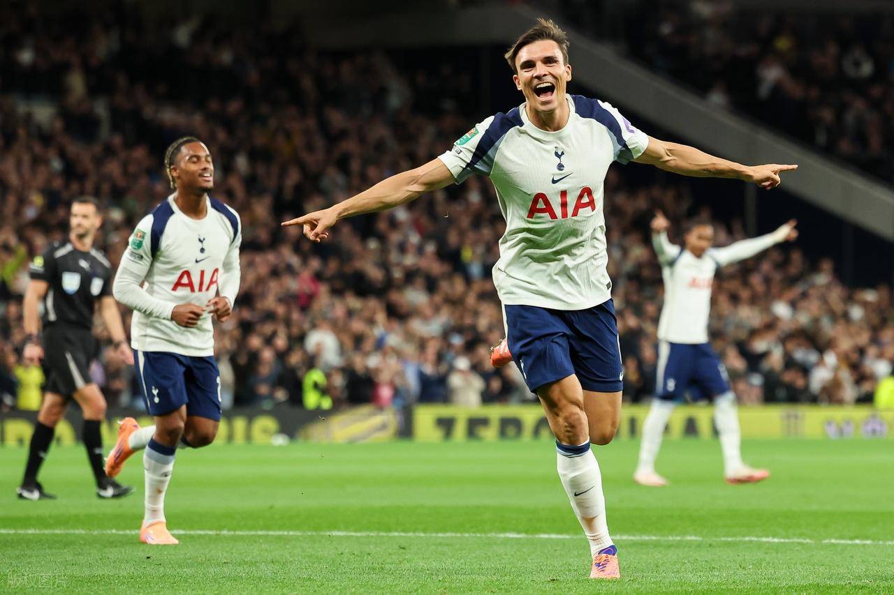 热刺主教练对球队进攻战术进行调整，斩获胜利的简单介绍