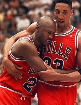 雄鹿碾压尼克斯，伦纳德高光表现