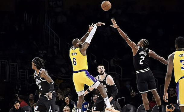 詹姆斯再次大放异彩攻势猛烈 詹姆斯再次大放异彩攻势猛烈