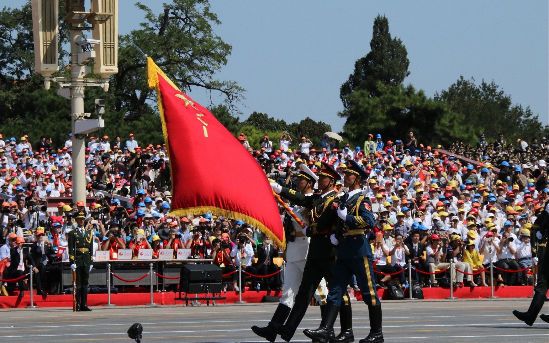 巴斯托尼摧毁荷兰防线，亚洲野性在黎明时苏醒