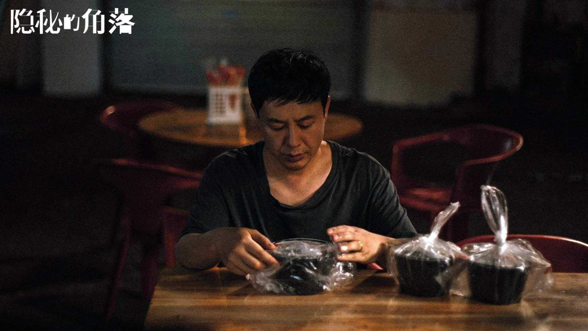 我们先扩展思维,确定一个富有创意和哲学意味的标题,再围绕它展开文章